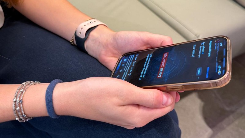 A boy looks at his mobile phone at a gaming centre, after the United Arab Emirates approved a resolution setting the minimum age for social media use at 15, in Dubai, United Arab Emirates, June 18, 2026. Picture taken with a mobile phone. REUTERS/Rula Rouhana