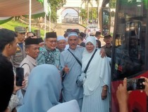 Wabup OKU Sambut 228 Jemaah Haji yang Pulang dari Tanah Suci