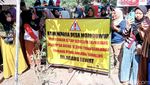 Protes Aktivitas Truk Tambang, Warga di Nganjuk Blokade Jalan