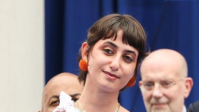 Gaya First Lady New York di Parade Juara Knicks Pakai Merchandise Palsu