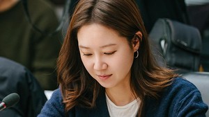 A Bona fide Killer akan bergenre drama-action tentang seorang working mom bernama Yu Bo Na yang diperankan oleh Gong Hyo Jin. Dia merupakan seorang manajer di Durumi Electronics, sekaligus sniper legendaris bernama Kingfisher. (Foto: dok. MBC)