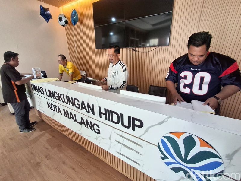 ASN Pemkot Malang kenakan atribut dan jersey Piala Dunia ASN Pemkot Malang kenakan atribut dan jersey Piala Dunia