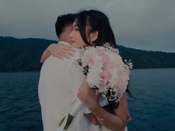 7 Foto Pemain Bola Asnawi Mangkualam Lamar Kekasih, Romantis di Danau Bali