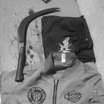 Barang bukti kasus duel sajam nan menewaskan remaja di Cilincing, Jakut. Duel maut bermulai dari saling ejek di media sosial. (dok Istimewa)