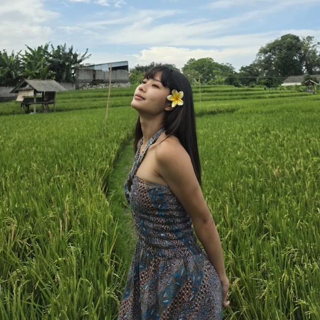 Udah Siap Belum? Nih Potret Christy No Na Asyik Main di Sawah