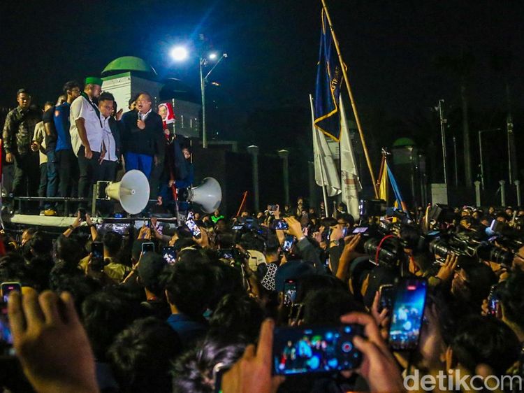 Dasco-Saan Mustopa Temui Massa, DPR Janji Sampaikan Aspirasi