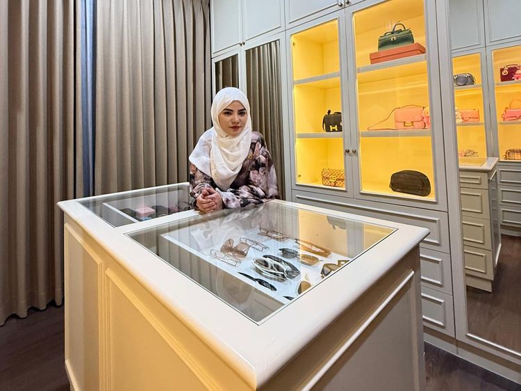 Intip Rumah Baru Dinar Candy: Penuh Trofi Juara-Walk In Closet Bak Butik
