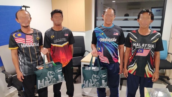 Empat nelayan asal Kabupaten Bintan yang dibebaskan otoritas Malaysia kini dititipkan di KJRI Johor Bahru sambil menunggu proses pemulangan ke Indonesia. (dok KJRI)
