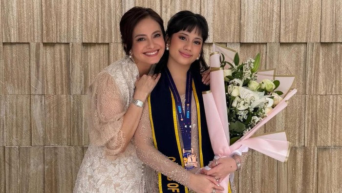 Ersa Mayori Bahagia Talullah Lulus SMA-Kuliah Sesuai Impian