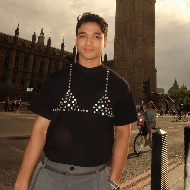 Kaus Fadly Faisal Ini Jadi Sorotan