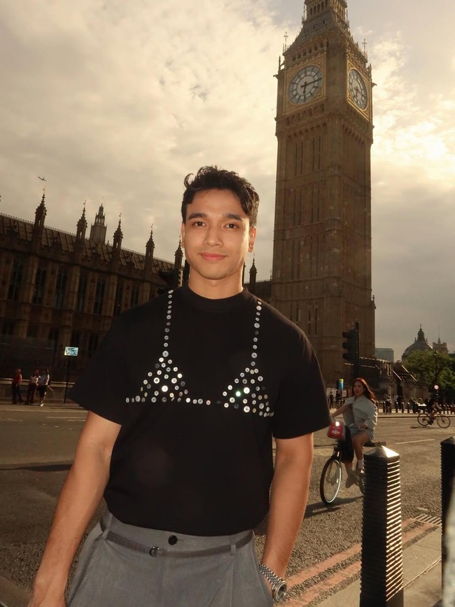 Kaus Fadly Faisal Ini Jadi Sorotan