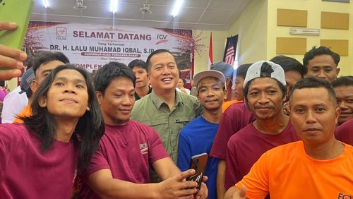 Gubernur NTB Lalu Muhamad Iqbal temui para PMI asal Bumi Gora di Malaysia. (Dok. Lalu Muhamad Iqbal)