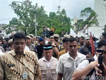 Temui Massa Aksi, Gubsu Bobby: Anak-anak dan Ortu Respons Positif MBG