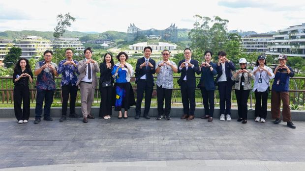 Otorita Ibu Kota Nusantara (IKN) berbareng Pemerintah Korea Selatan melaksanakan groundbreaking Smart City Cooperation Center (SCCC) dengan total nilai hibah kerja sama sebesar 9,9 miliar KRW alias sekitar Rp115,94 miliar. (Humas Otorita Ibu Kota Nusantara)
