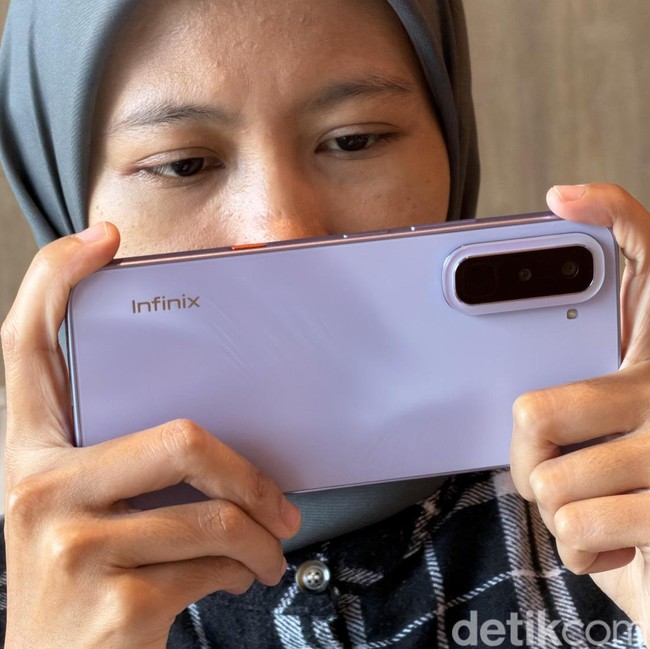 Unboxing Infinix Hot 70, HP Baterai 6.000 mAh Harga Rp 2 Jutaan