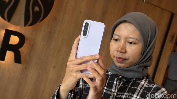 Unboxing Infinix Hot 70, HP Baterai 6.000 mAh Harga Rp 2 Jutaan