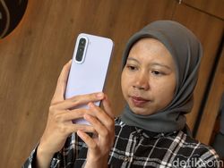 Unboxing Infinix Hot 70, HP Baterai 6.000 mAh Harga Rp 2 Jutaan
