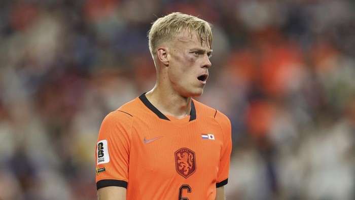 ARLINGTON, TEXAS - JUNE 14: Jan-Paul van Hecke #6 of Netherlands looks on during the FIFA World Cup 2026 Group F match between Netherlands and Japan at Dallas Stadium on June 14, 2026 in Arlington, Texas. (Photo by Maja Hitij - FIFA/FIFA via Getty Images)