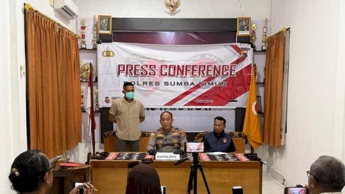 Kapolres Sumba Timur, AKBP Gede Harimbawa, saat konferensi pers duel berdarah di Polres Sumba Timur, Jumat (19/6/2026). Foto: Dok. Tribrata Sumba Timur