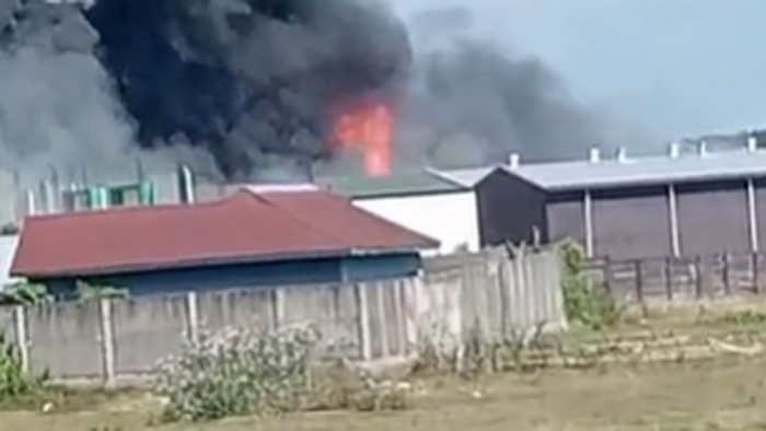 Kebakaran di kawasan pergudangan Parangloe, Makassar.