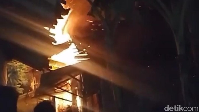 Kebakaran rumah menewaskan penghuni di Probolinggo.