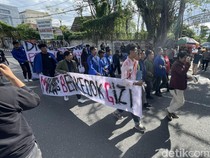 BEM Se-Kalsel Kembali Turun ke Jalan, Tagih Janji Bertemu DPR RI