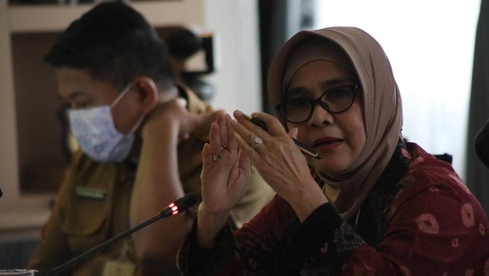 Ketua Pansus 13 DPRD Kota Bandung Maya Himawati