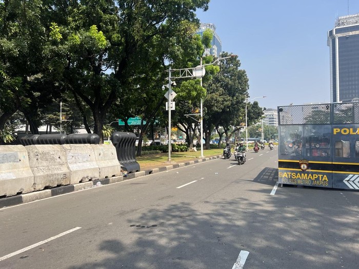 Lalin di Patung Kuda, Jakpus, kembali normal demo dari massa pedagang dan petani membubarkan diri (Adhfar/detikcom)