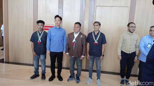 Wapres RI Gibran Rakabuming Raka ditemui mahasiswa dari PERMASKKU sebelum kembali ke Jakarta.