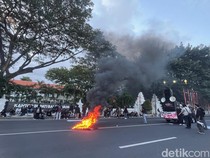 Mahasiswa di Banyuwangi Kirim Tuntutan Demo ke Rumah Ketua DPRD