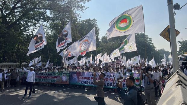 Massa Petani-Pedagang Gelar Aksi Dukung Prabowo di Patung Kuda Jakpus