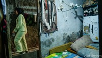 Warga pun menyambut baik program bedah rumah yang digulirkan tersebut.