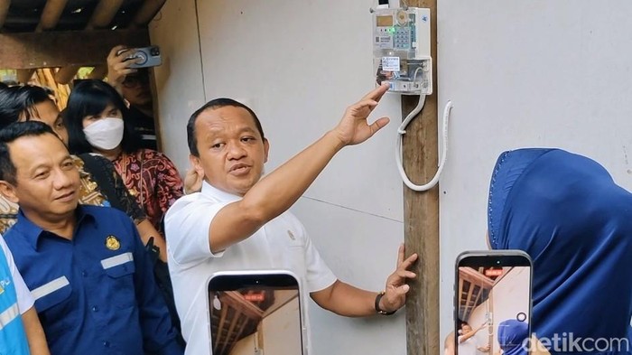 Menteri Energi dan Sumber Daya Mineral (ESDM), Bahlil Lahadalia meresmikan program Bantuan Pasang Baru Listrik (BPBL) di Desa Hardimulyo, Kecamatan Kaligesing, Kabupaten Purworejo, Jumat (19/6/2026) petang.
