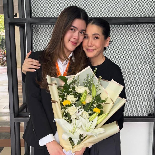 Air Mata Mieke Amalia, Kayra Miendra Lulus Sidang Kuliah
