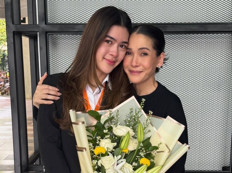 Air Mata Mieke Amalia, Kayra Miendra Lulus Sidang Kuliah