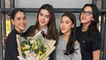 Air Mata Mieke Amalia, Kayra Miendra Lulus Sidang Kuliah