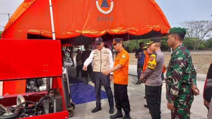 Pelaksanaan Apel Kesiapsiagaan Penanggulangan Bencana Asap Akibat Kebakaran Hutan dan Lahan yang digelar di halaman Kantor Pemkab OKU.