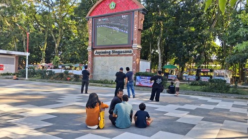 Pemkab Tabanan menggelar nobar Piala Dunia 2026 di Lapangan Alit Saputra, Jumat (19/6/2026). (Foto: Dok. Istimewa)