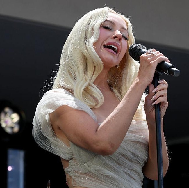 Bikin Pangling! Wajah Christina Aguilera di Acara Obama Disebut Berubah