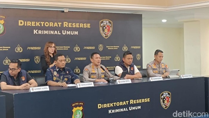 Polda Metro Jaya konferensi pers soal penangkapan Roy Suryo dan dr Tifa pada Jumat (19/6/2026) (Rizky AM/detikcom)