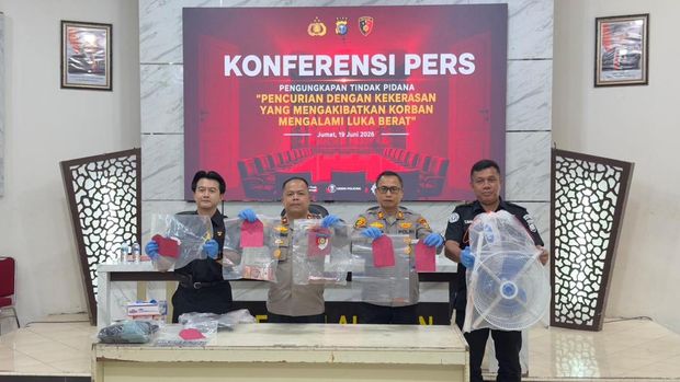 Polres Pelalawan menangkap perampok sadis nan menusuk kasir perusahaan