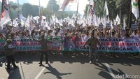 Massa juga mendorong penguatan ekonomi desa melalui sektor pertanian, perikanan, peternakan, dan UMKM.