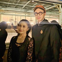 Tak sedikit netizen yang memuji penampilan Prilly, menyebutnya terlihat ayu menjadi wanita Jawa. Namun ada juga yang mengomentari kebaya yang dikenakannya. Biasanya acr2 kraton spt malem 1 suro, kebaya gak boleh brokat, bner gak siihh....( klo salah yaa maaf.....deh, tulis salah satu komentar. Foto: Instagram/@prillylatuconsina96