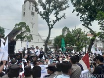 Ratusan Warga Demo di Depan Kantor Gubsu, Tuntut MBG Dievaluasi-Dilanjutkan