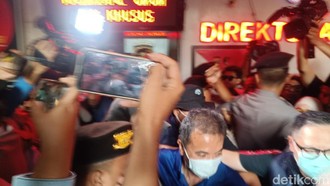 Penampakan Roy Suryo dan dr Tifa di Polda Metro Usai Ditangkap