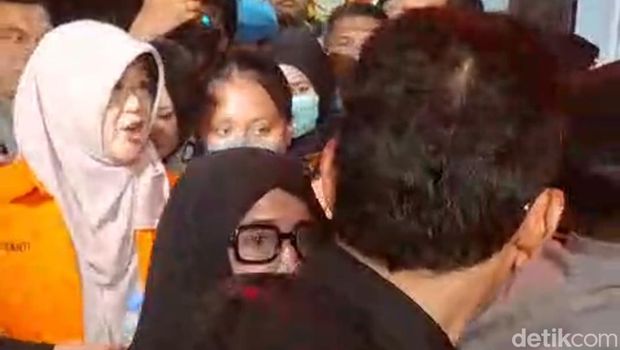 Roy Suryo dan dr Tifa di Polda Metro Jaya Usai Ditangkap. (Rizky Adha/detikcom)