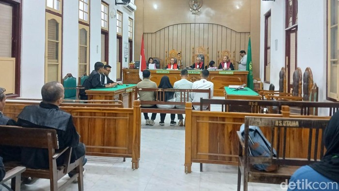 Sidang tuntutan ditunda di ruang Cakra 9 Pengadilan Negeri (PN) Medan, Jumat (19/6/2026)
(Juita Sinuhaji/detikSumut)