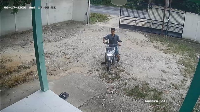 Tangkapan layar CCTV perampok sadis saat menyatroni perusahaan di Pelalawan, Riau, Rabu (17/6/2026).