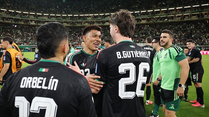 ZAPOPAN, MEXICO - JUNE 18: Players of Mexico celebrate after the teams 1-0 victory in the FIFA World Cup 2026 Group A match between Mexico and Korea Republic at Guadalajara Stadium on June 18, 2026 in Guadalajara, Mexico. (Photo by Hector Vivas - FIFA/FIFA via Getty Images)