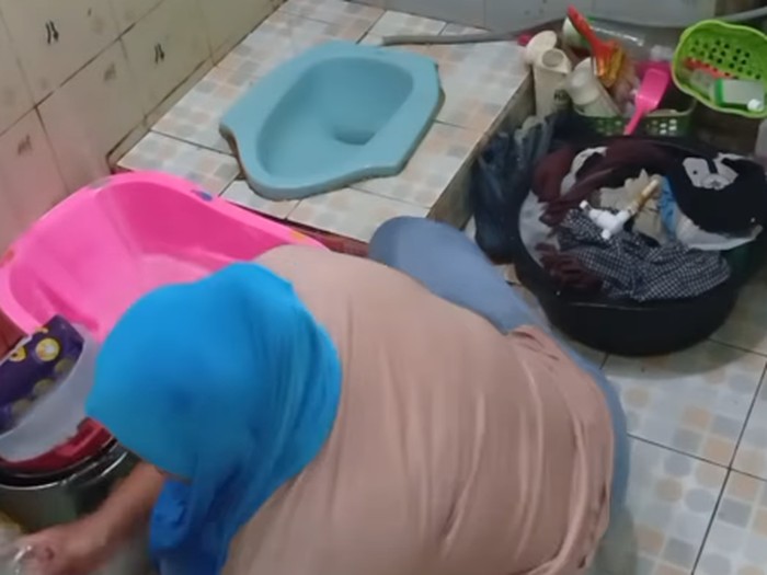 Viral curhat ibu rumah tangga saat sakit, rumah berantakan karena urusan domestik dianggap tugas istri saja, sedangkan suami tak ikut peka dan bantu beberes.